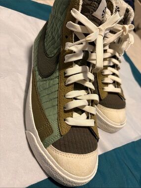 Nike shoes size Y7